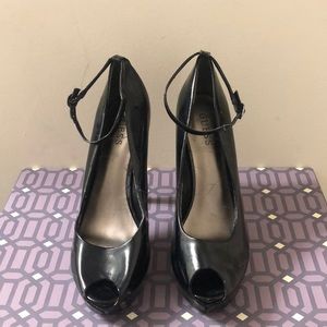 Guess Black Patent Heels